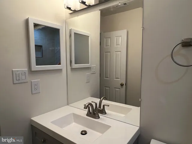 $3,200 | 8922 Royal Astor Way, Fairfax, VA 22031