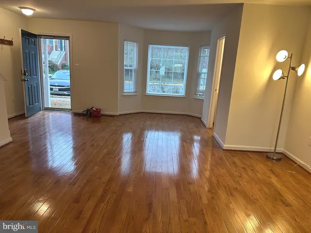 $3,200 | 8922 Royal Astor Way, Fairfax, VA 22031