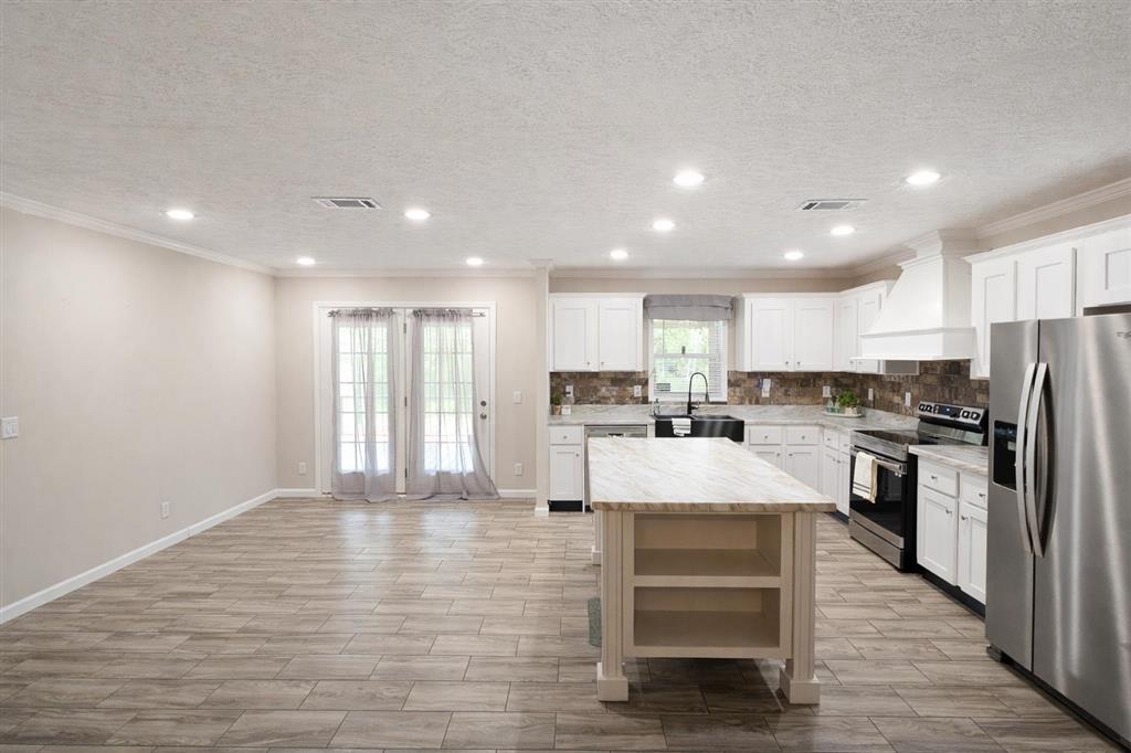 1894 Lake Vernon Road Leesville, LA 71446 - Photo 2 of 17