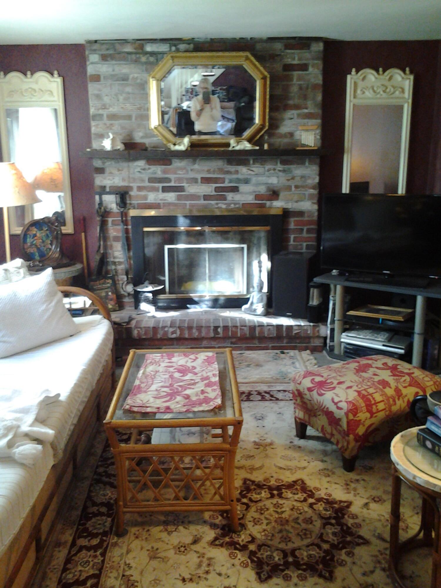 12 Walnut Street Hyannis, MA 02601 - Photo 5 of 19 living 9-9