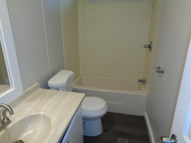 15120 Capitol Hill Road Montgomery, TX 77316 - Photo 11 of 17 a bathroom with a sink a toilet and a bathtub