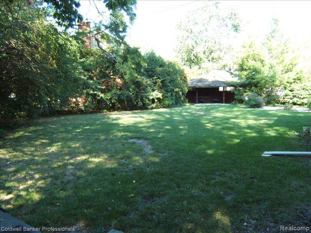 390 Merriweather Road Grosse Pointe, MI 48236 - Photo 3 of 20 2010