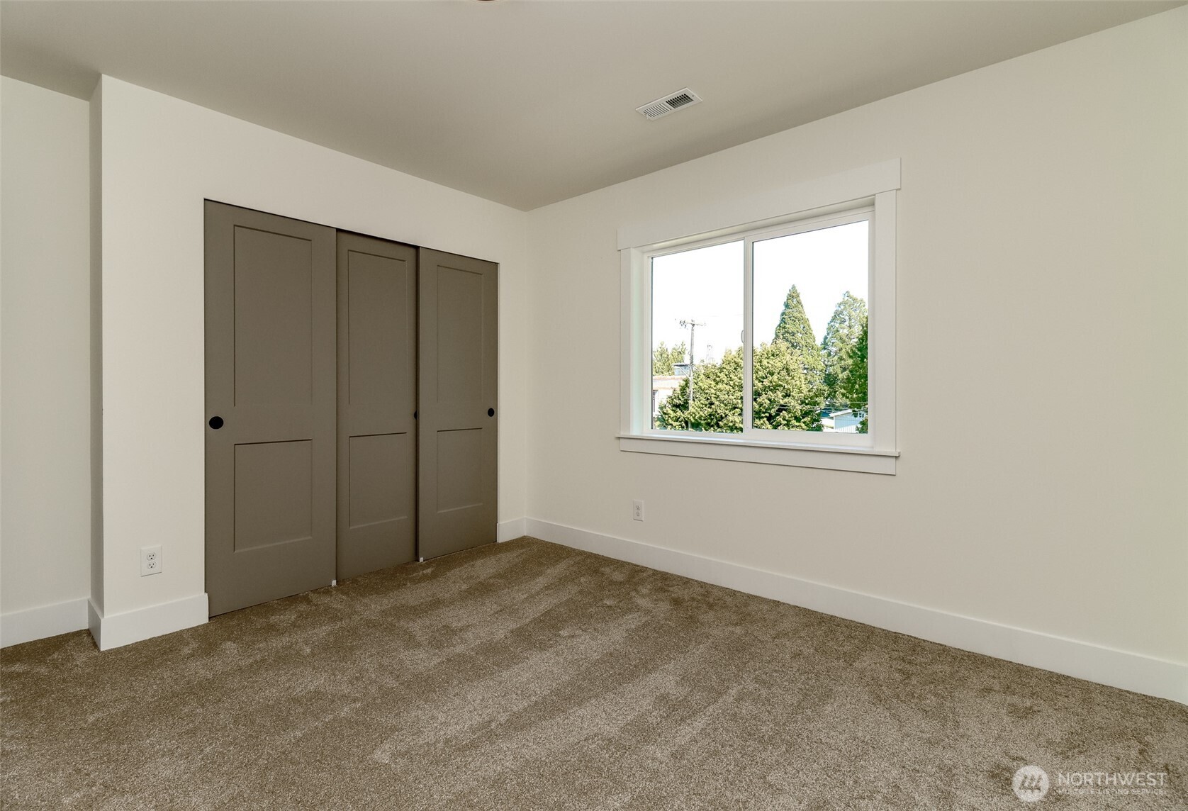124 South 108th Place Seattle, WA 98168 - Photo 33 of 38 an empty room with a window