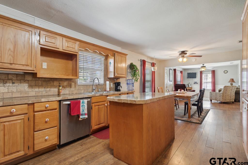 301 Bascom Road Whitehouse, TX 75791 - Photo 19 of 31 a kitchen with lots of counter top space