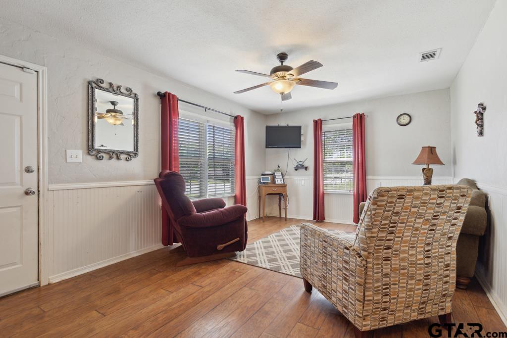 301 Bascom Road Whitehouse, TX 75791 - Photo 10 of 31 a living room with furniture