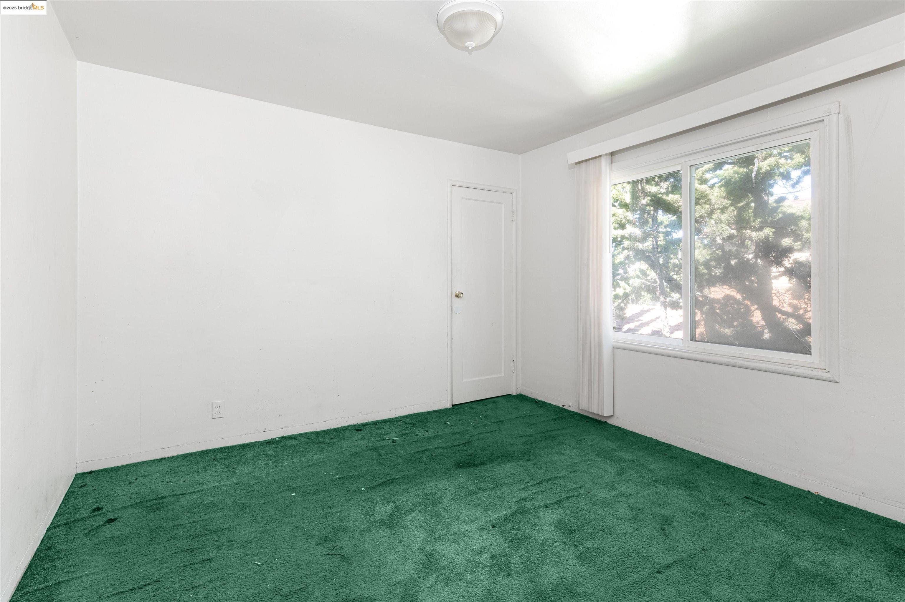 1427 65th Avenue Oakland, CA 94621 - Photo 8 of 13 a view of an empty room with window