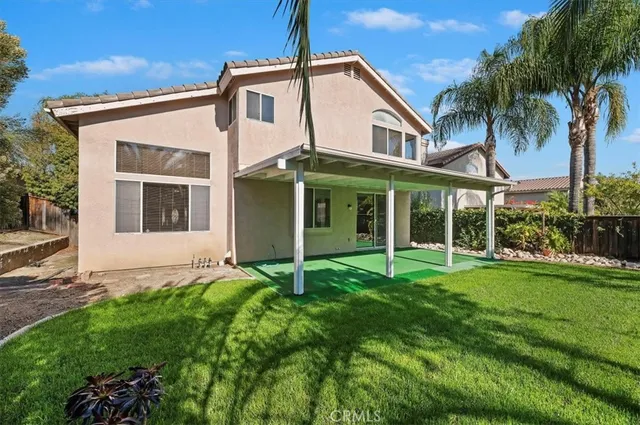 a view of front of house with a yard