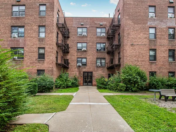 $154,999 | 470 North Broadway, Unit B34, Yonkers, NY 10701