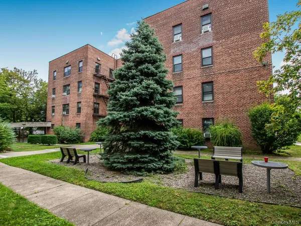 $154,999 | 470 North Broadway, Unit B34, Yonkers, NY 10701