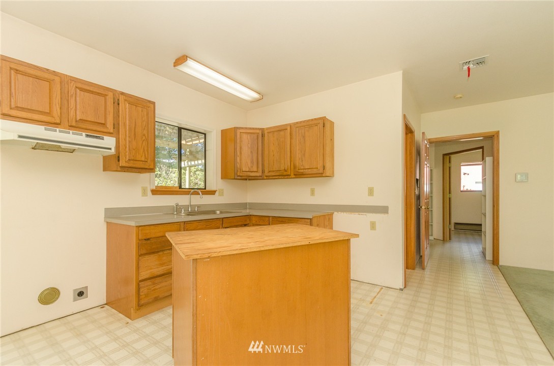 16823 Weaver Lane Southwest Rochester, WA 98579 - Photo 5 of 24