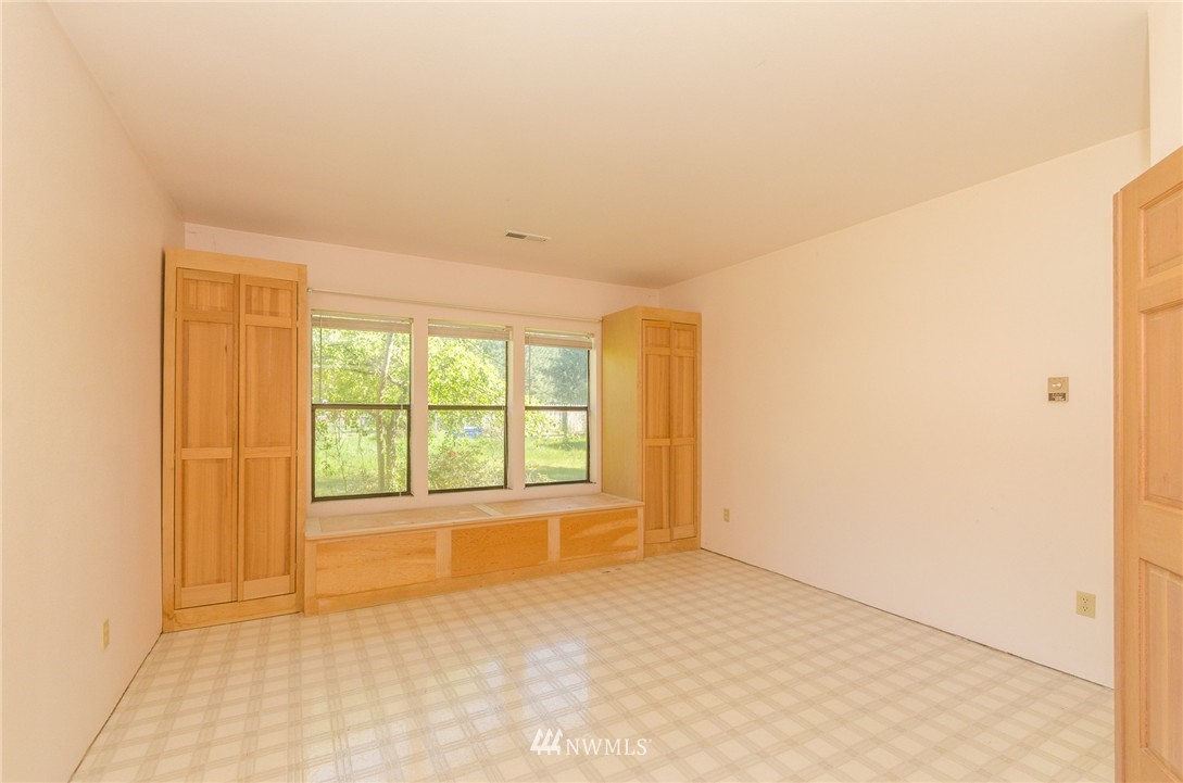 16823 Weaver Lane Southwest Rochester, WA 98579 - Photo 6 of 24