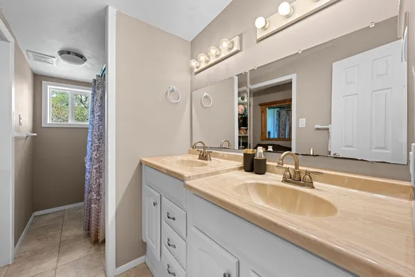$659,000 | 132 Silver Creek Lane East, Center Point, TX 78010