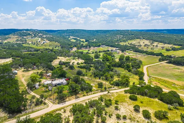 $659,000 | 132 Silver Creek Lane East, Center Point, TX 78010