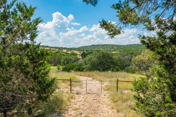 $659,000 | 132 Silver Creek Lane East, Center Point, TX 78010