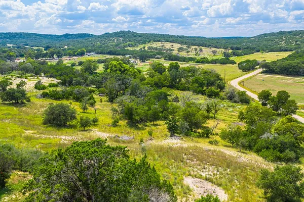 $659,000 | 132 Silver Creek Lane East, Center Point, TX 78010
