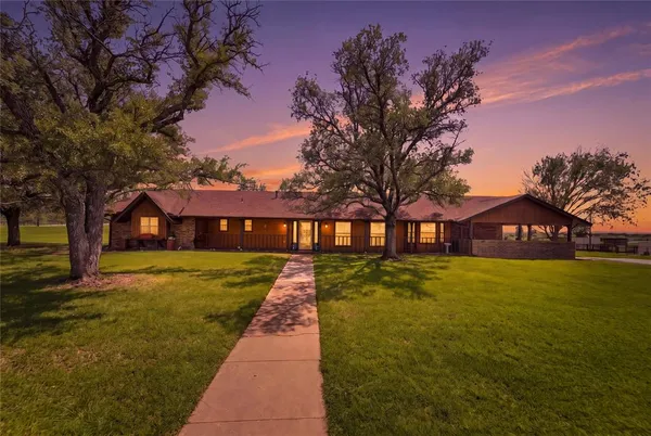 $1,150,000 | 911 McVoid Road, Springtown, TX 76082