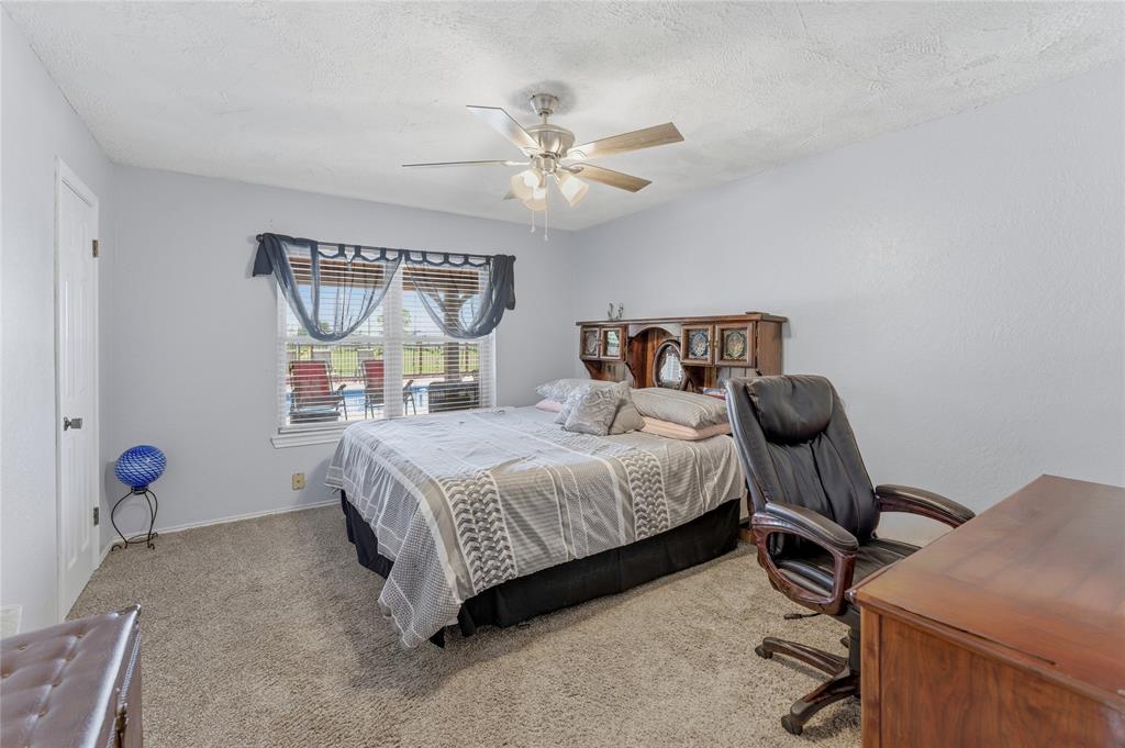 911 McVoid Road Springtown, TX 76082 - Photo 14 of 40