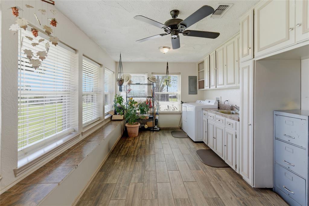 911 McVoid Road Springtown, TX 76082 - Photo 17 of 40