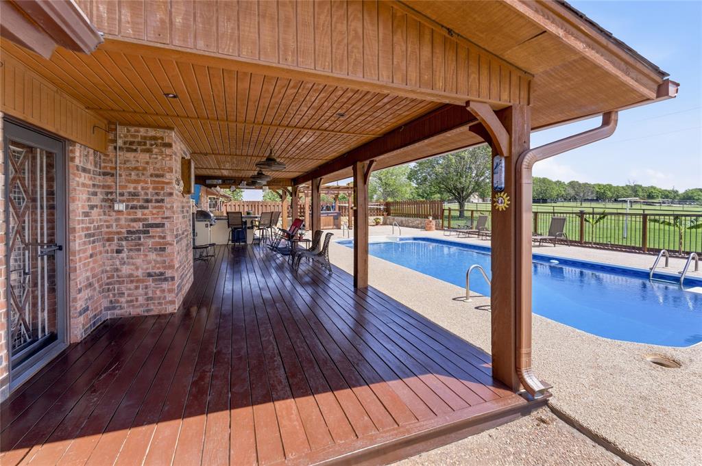 911 McVoid Road Springtown, TX 76082 - Photo 18 of 40