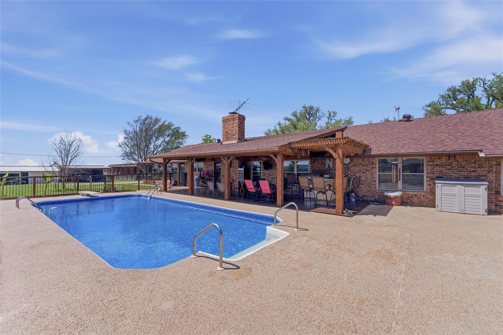 911 McVoid Road Springtown, TX 76082 - Photo 20 of 40