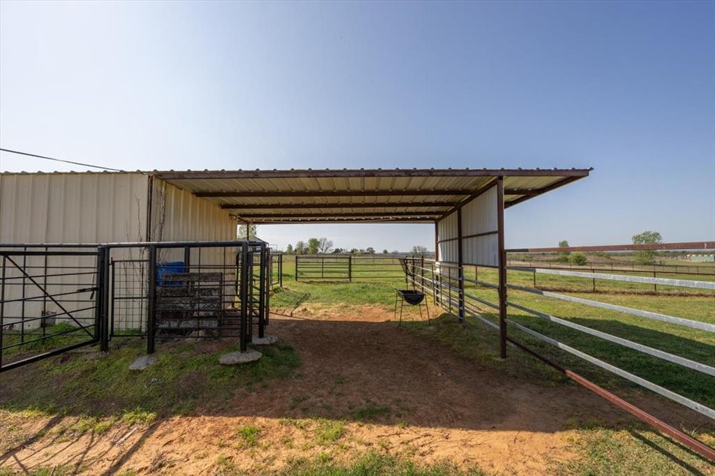 911 McVoid Road Springtown, TX 76082 - Photo 32 of 40