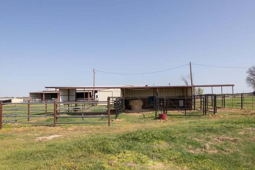 911 McVoid Road Springtown, TX 76082 - Photo 33 of 40