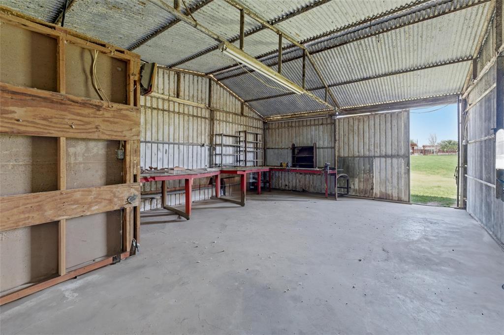 911 McVoid Road Springtown, TX 76082 - Photo 36 of 40