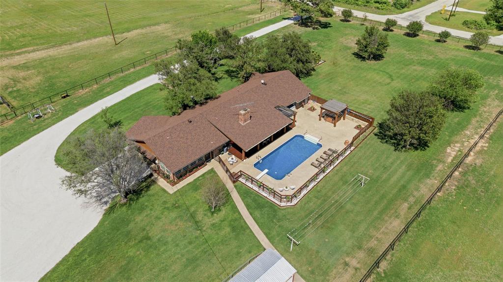 911 McVoid Road Springtown, TX 76082 - Photo 4 of 40