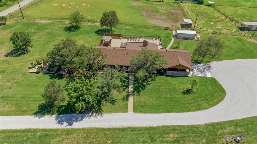 911 McVoid Road Springtown, TX 76082 - Photo 6 of 40