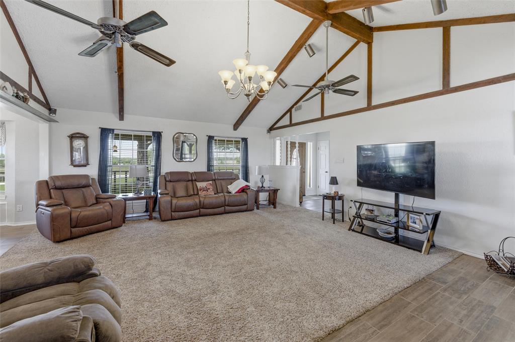 911 McVoid Road Springtown, TX 76082 - Photo 8 of 40