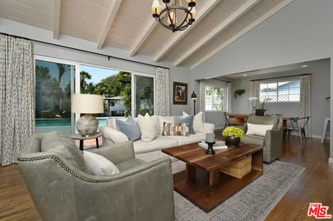 $1,599,000 | 13006 West Magnolia Boulevard, Sherman Oaks, CA 91423