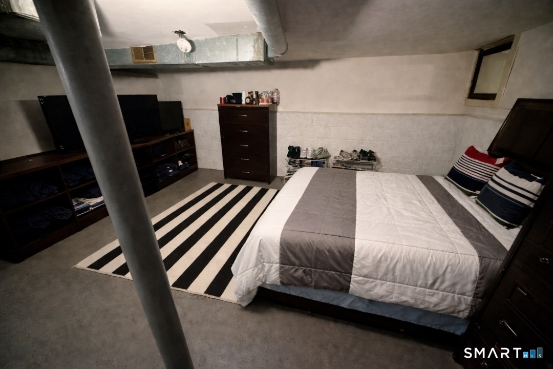 1002 Winchester Avenue Hamden, CT 06517 - Photo 14 of 16