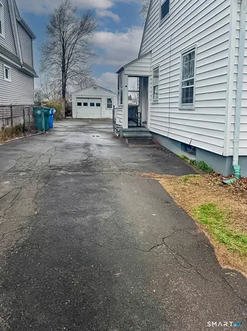 $299,999 | 1002 Winchester Avenue, Hamden, CT 06517