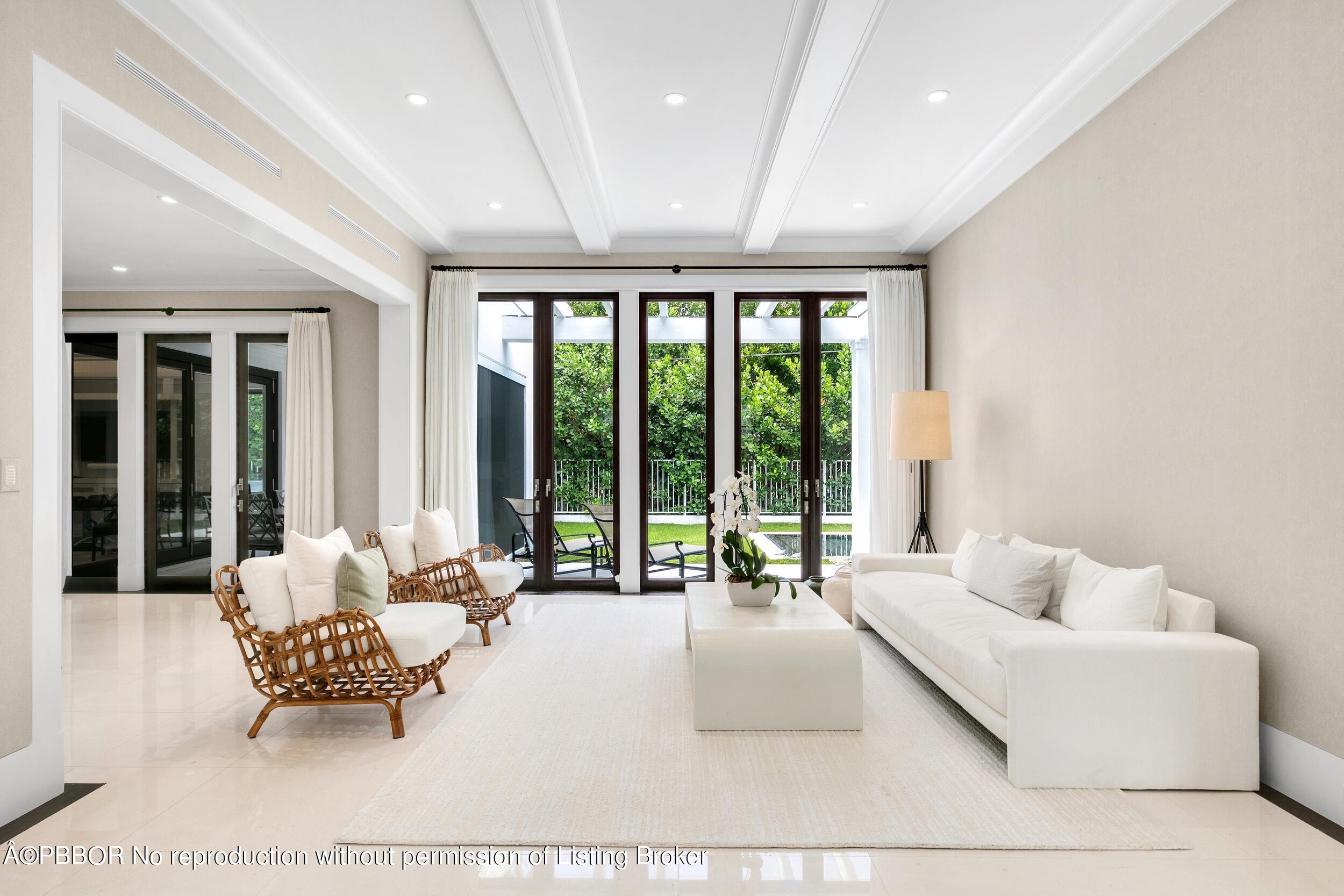 245 Ridgeview Drive Palm Beach, FL 33480 - Photo 16 of 43 Living Room