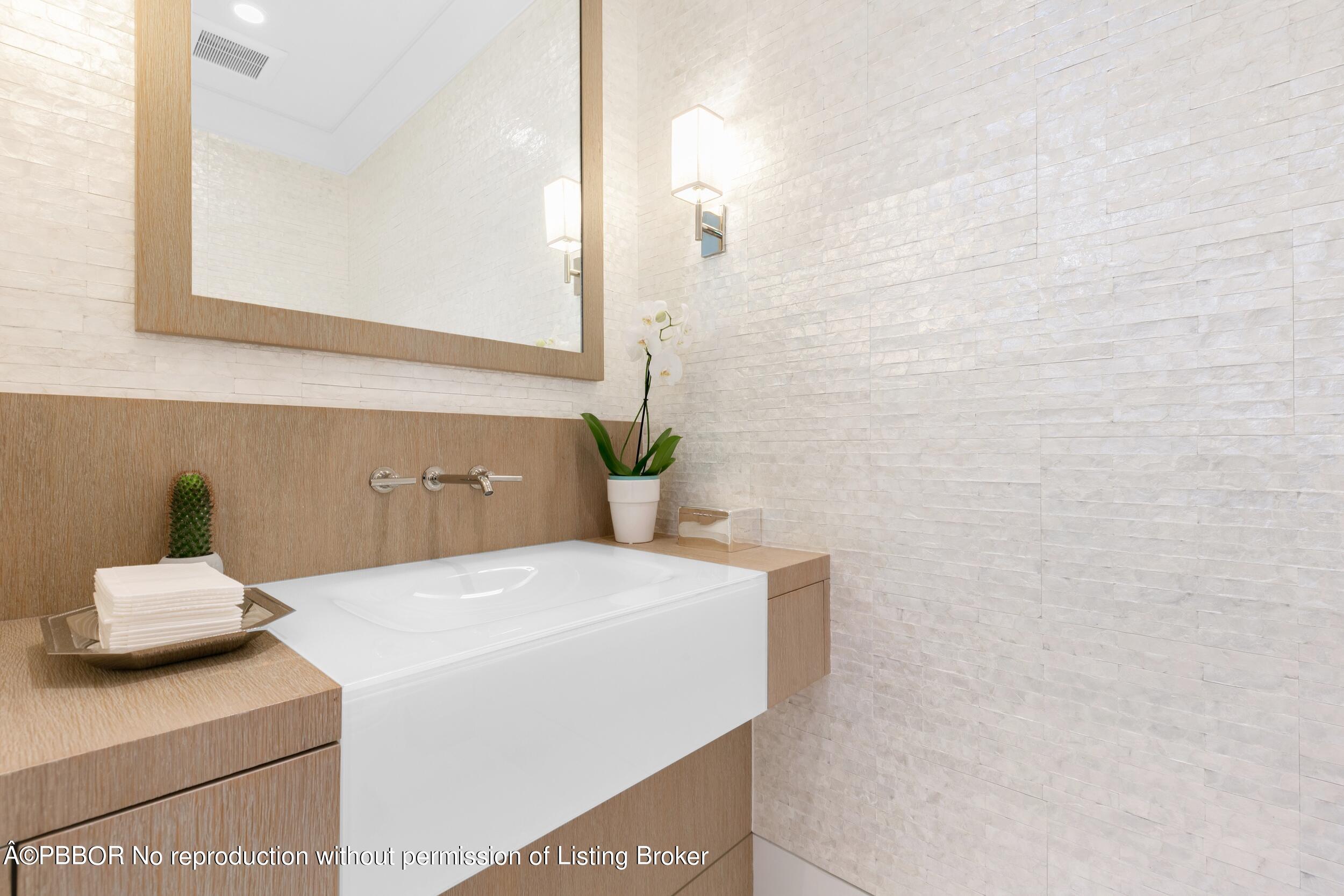 245 Ridgeview Drive Palm Beach, FL 33480 - Photo 28 of 43 Powder Room 1