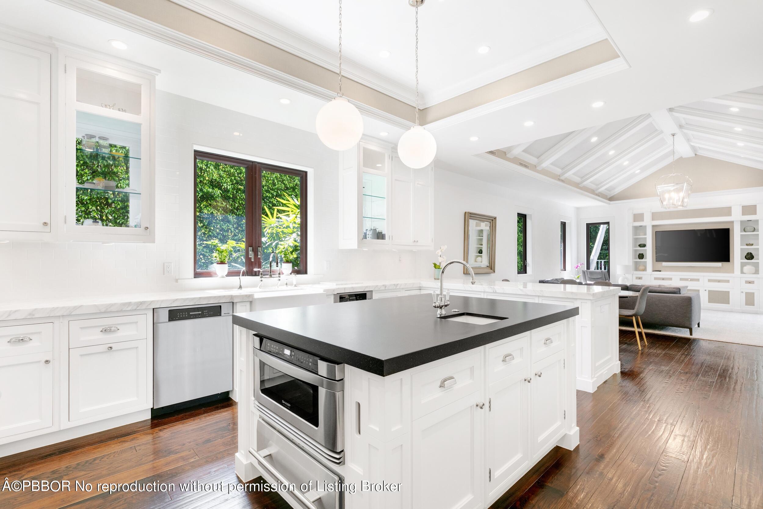 245 Ridgeview Drive Palm Beach, FL 33480 - Photo 9 of 43 Kitchen
