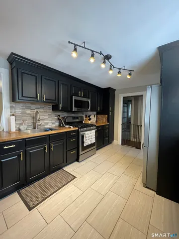 $369,900 | 233 Vergason Avenue, Norwich, CT 06360