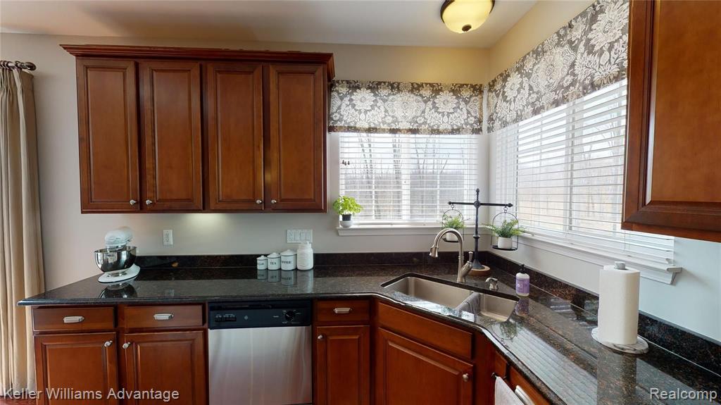 27303 Victoria Road Novi, MI 48374 - Photo 29 of 72