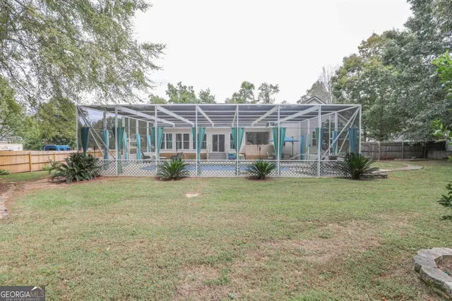 a view of a house with a yard