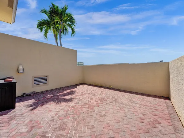 $5,000 | 225 Northeast 1st Street, Unit 412, Delray Beach, FL 33444