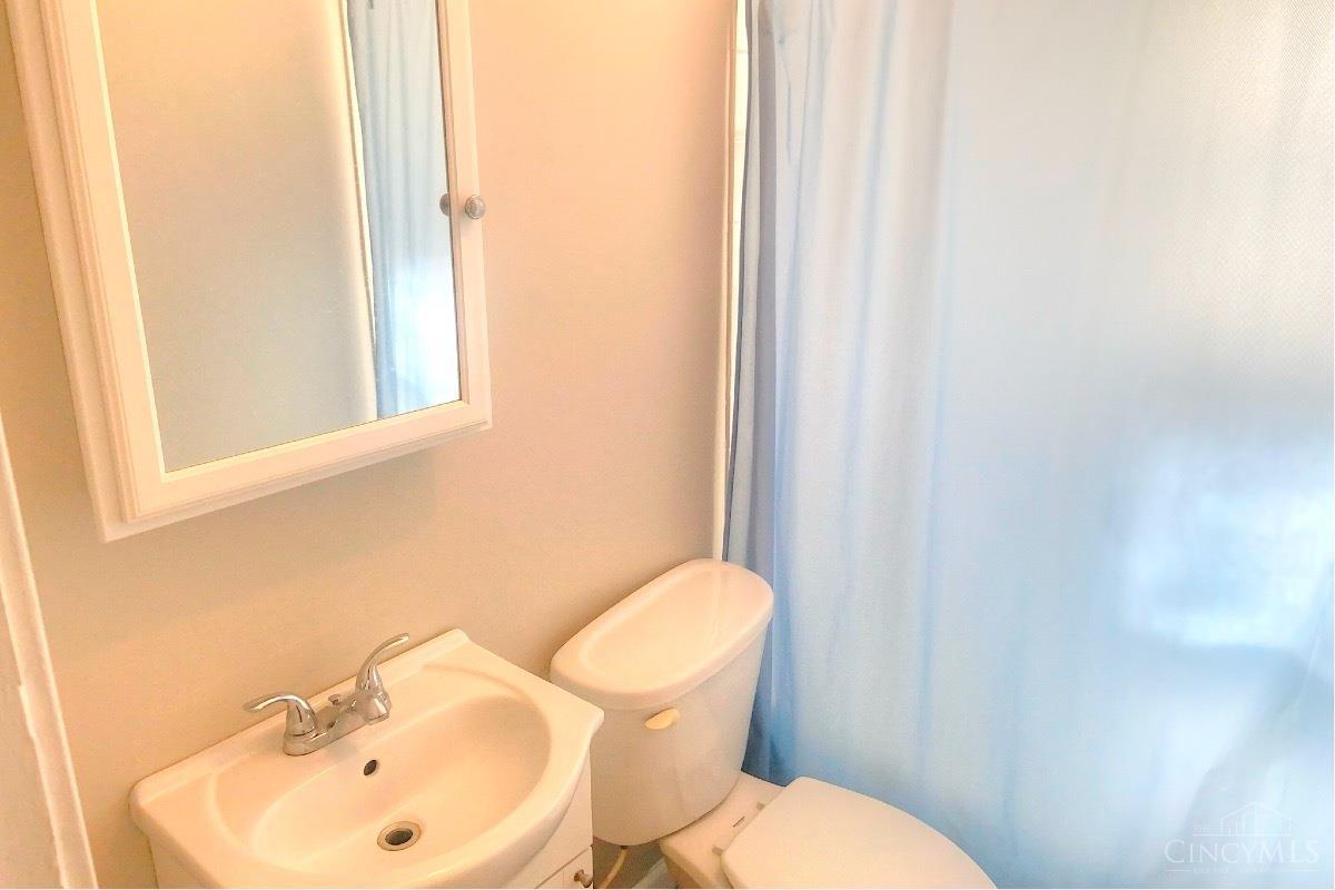 1141 Groesbeck Road Cincinnati, OH 45224 - Photo 7 of 9 Gallery Image 7
