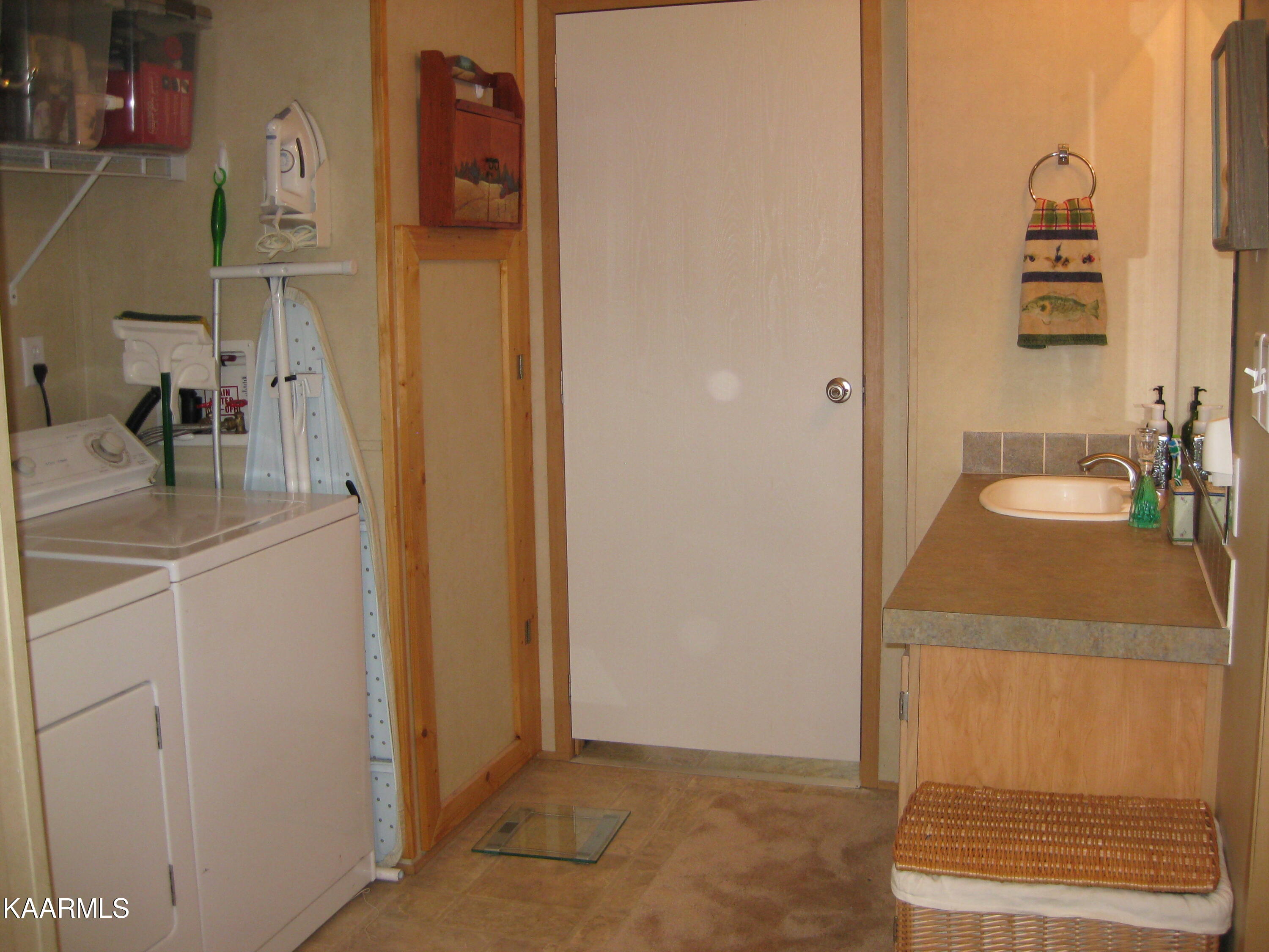 606 Bethlehem Road Madisonville, TN 37354 - Photo 50 of 60 RR Primary Bath Laundry