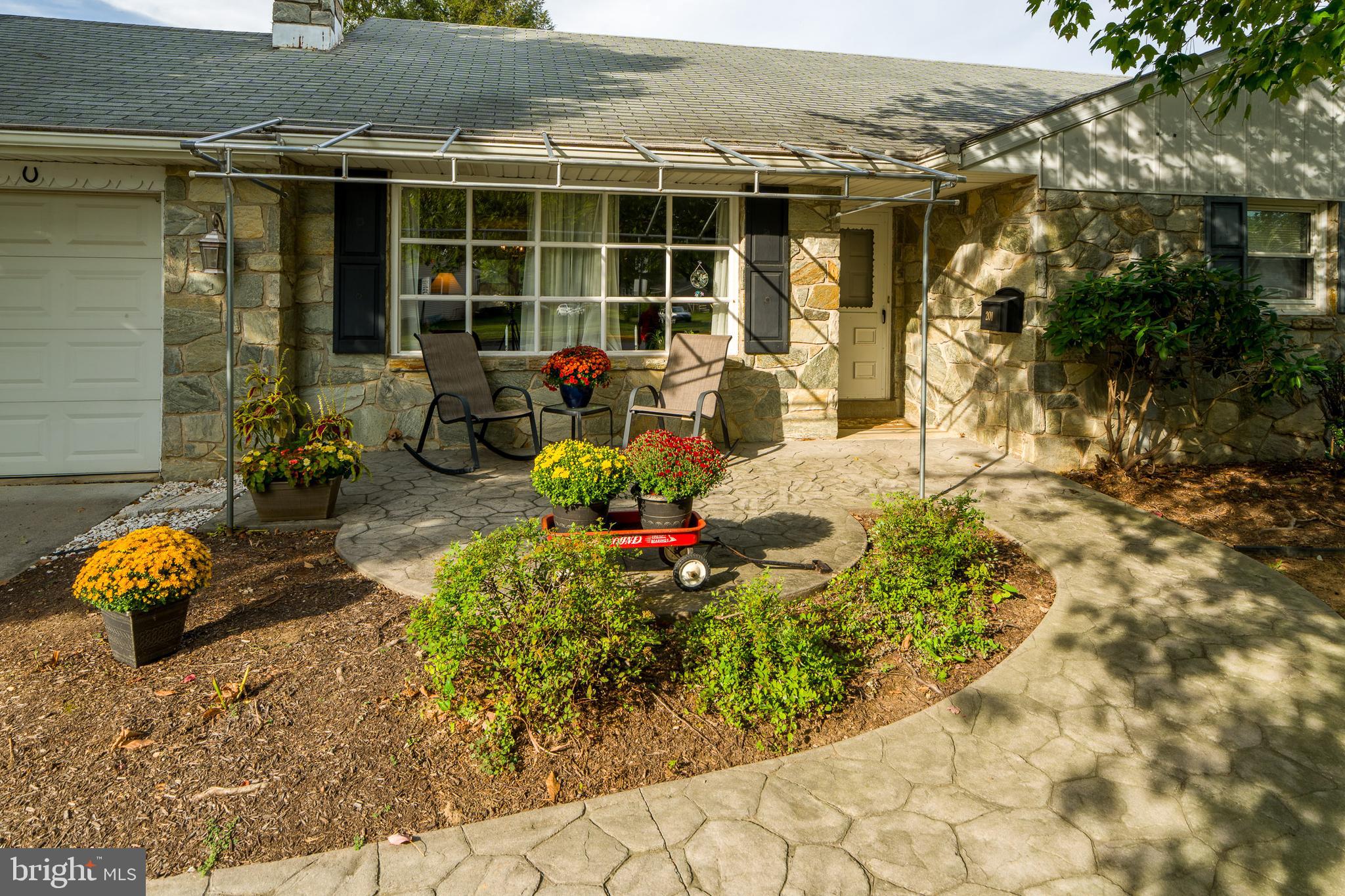 201 Cardinal Road Lititz, PA 17543 - Photo 3 of 50 a front view of a house with a sitting area