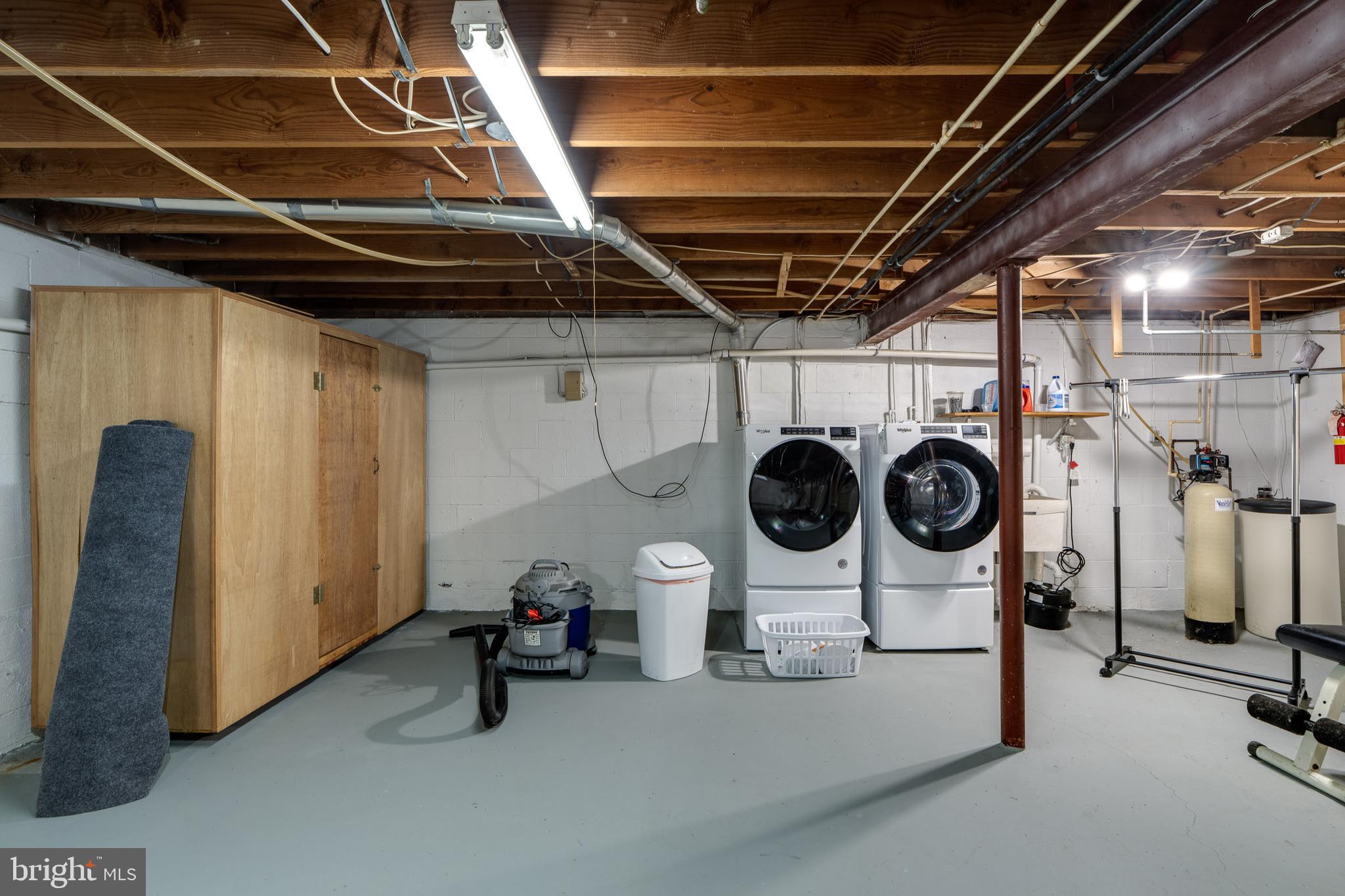201 Cardinal Road Lititz, PA 17543 - Photo 44 of 50 a utility room with dryer and washer