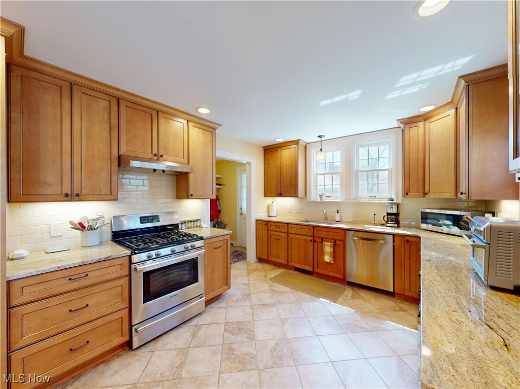 3224 Warrington Road Cleveland, OH 44120 - Photo 9 of 45 Gallery Image 9