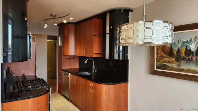 $2,500 | 2580 Ocean Parkway, Unit 6P | South Marlboro