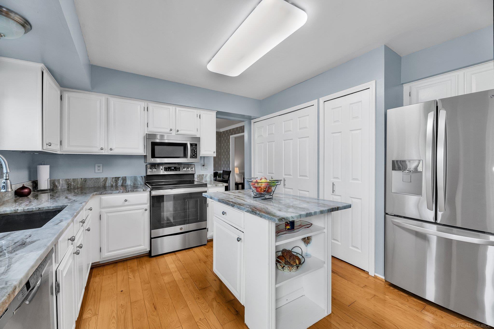 1636 Ridgecrest Rochester Hills, MI 48306 - Photo 9 of 25