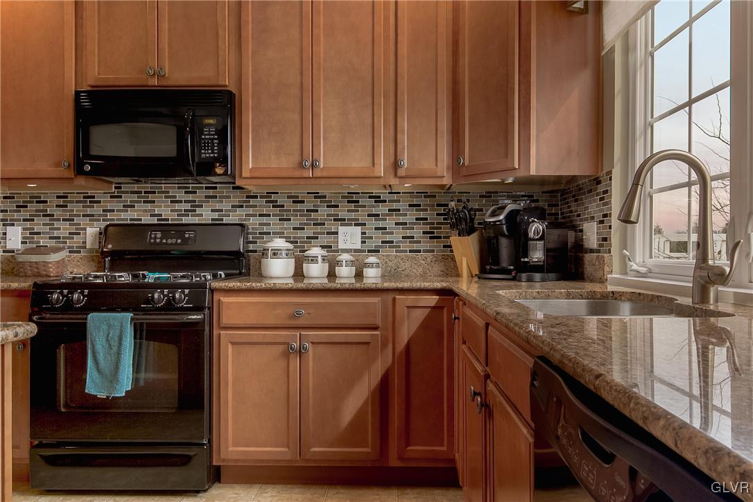 8619 Pathfinder Road Breinigsville, PA 18031 - Photo 8 of 23 Gallery Image 8