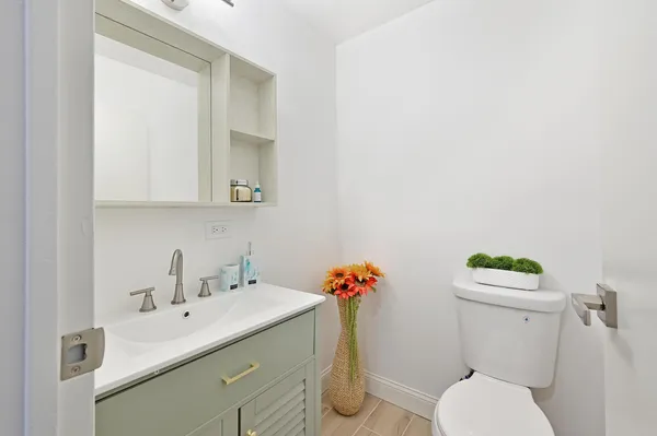 $178,400 | 9725 Karlov Avenue, Unit 610, Oak Lawn, IL 60453