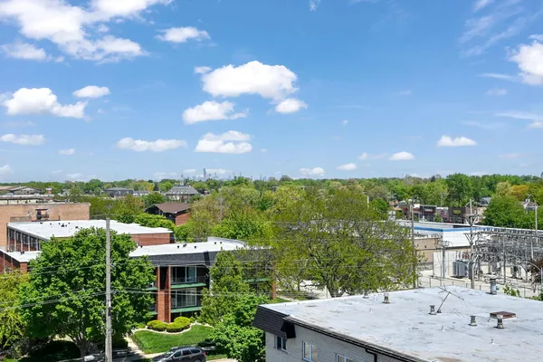 $178,400 | 9725 Karlov Avenue, Unit 610, Oak Lawn, IL 60453